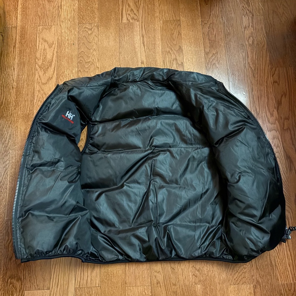 Helly Hansen Reversible Charcoal Grey/Black Puffer Vest. Men’s size medium - Picture 5 of 7
